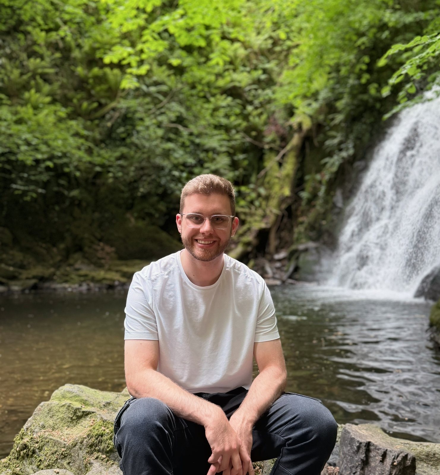 Portrait by a waterfall in Gleno